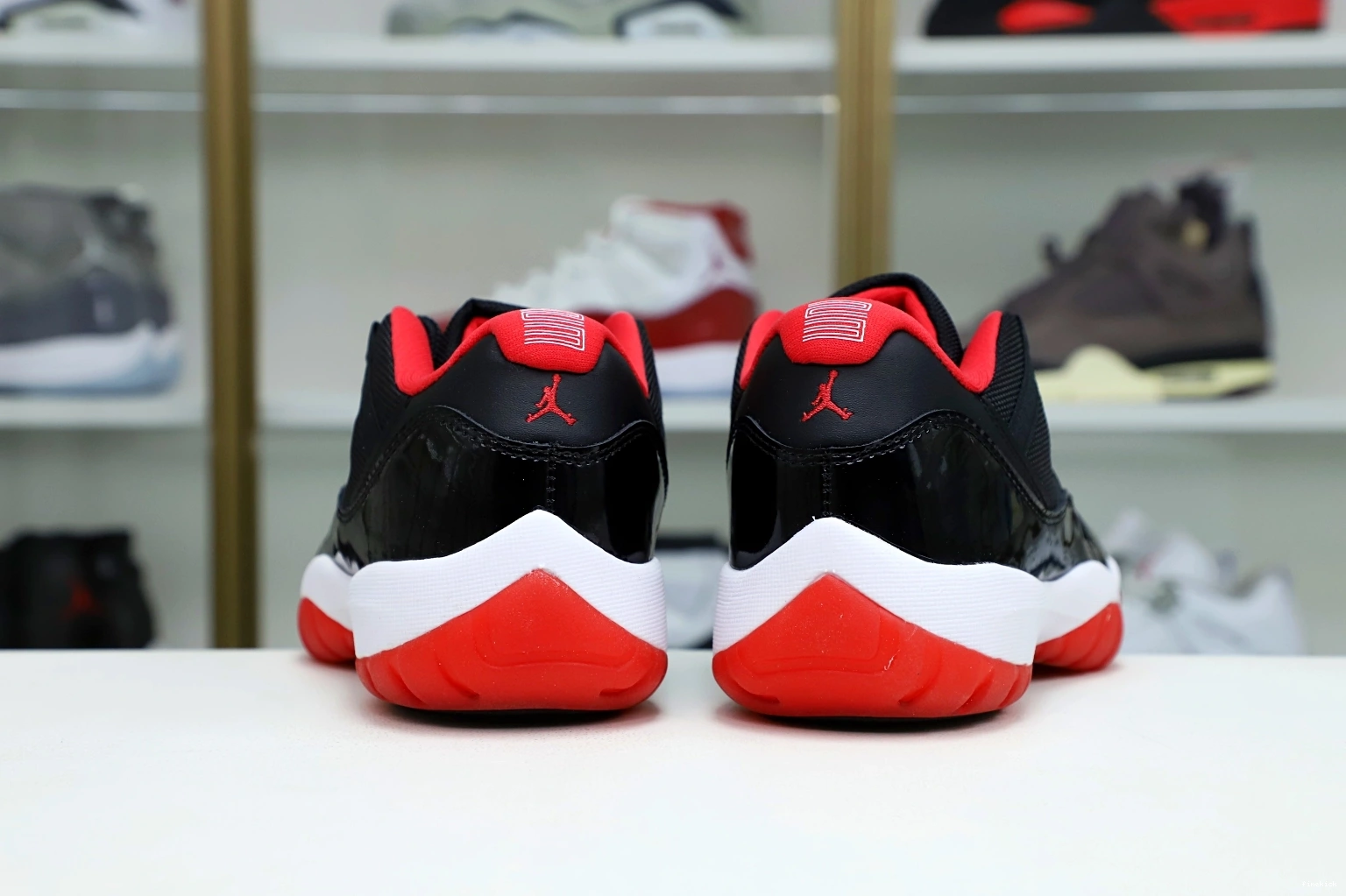 RETRO JORDAN AIR LOW 11 BRED 1225